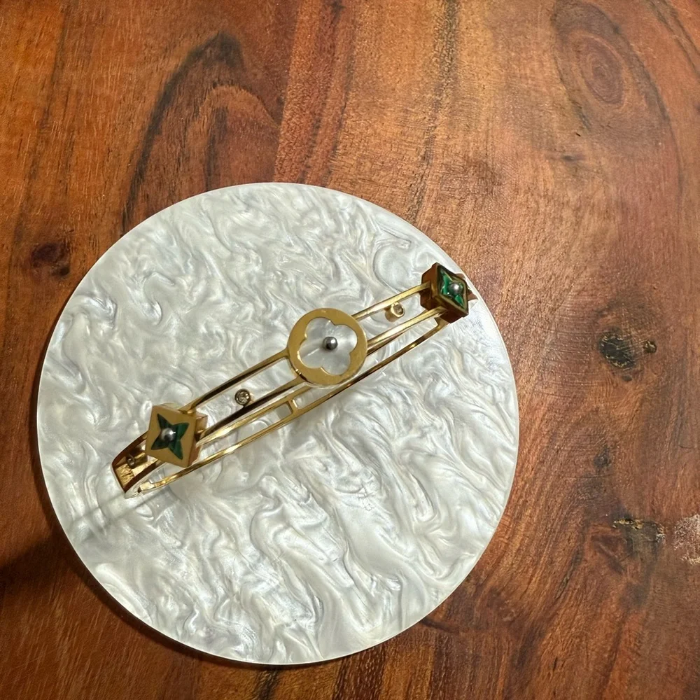 Gold Plated clover motifs Titanium Steel bangle white mother ofpearl green stone